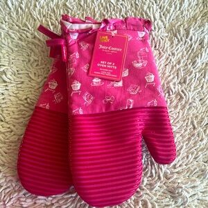 Pink Juicy Couture set of two oven mitts